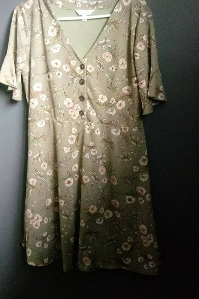 Beautiful LC Lauren Conrad floral dress